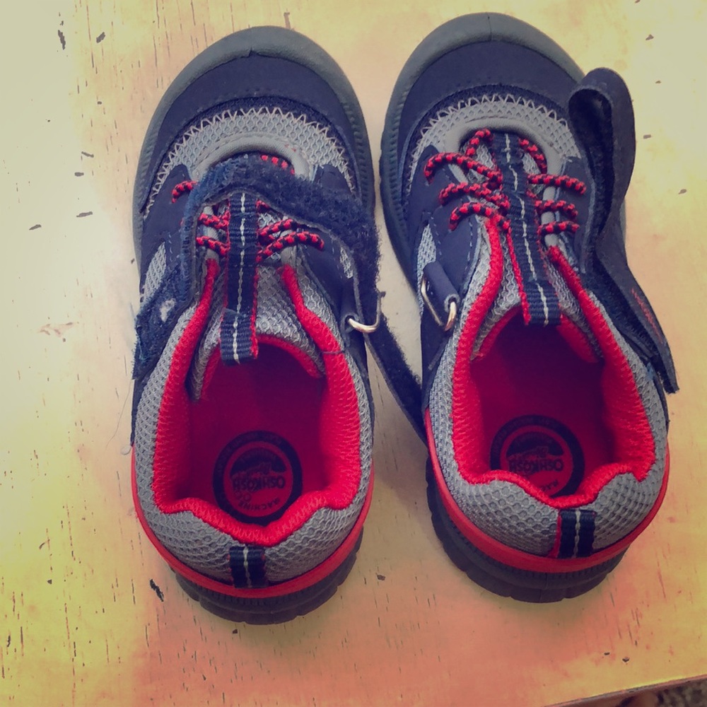 Never worn Size 10 Toddler Osh Kosh shoes